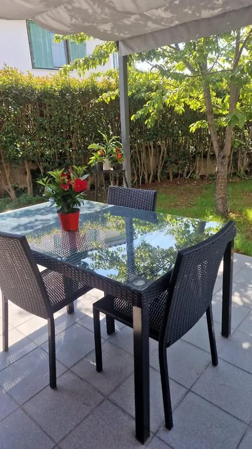 Apartments Poretti For 2,In Center Parking Free In The Yard,6 Min Beach Walk Rovigno