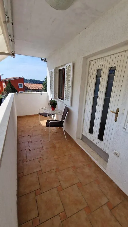 Apartments Poretti For 2,In Center Parking Free In The Yard,6 Min Beach Walk Rovigno