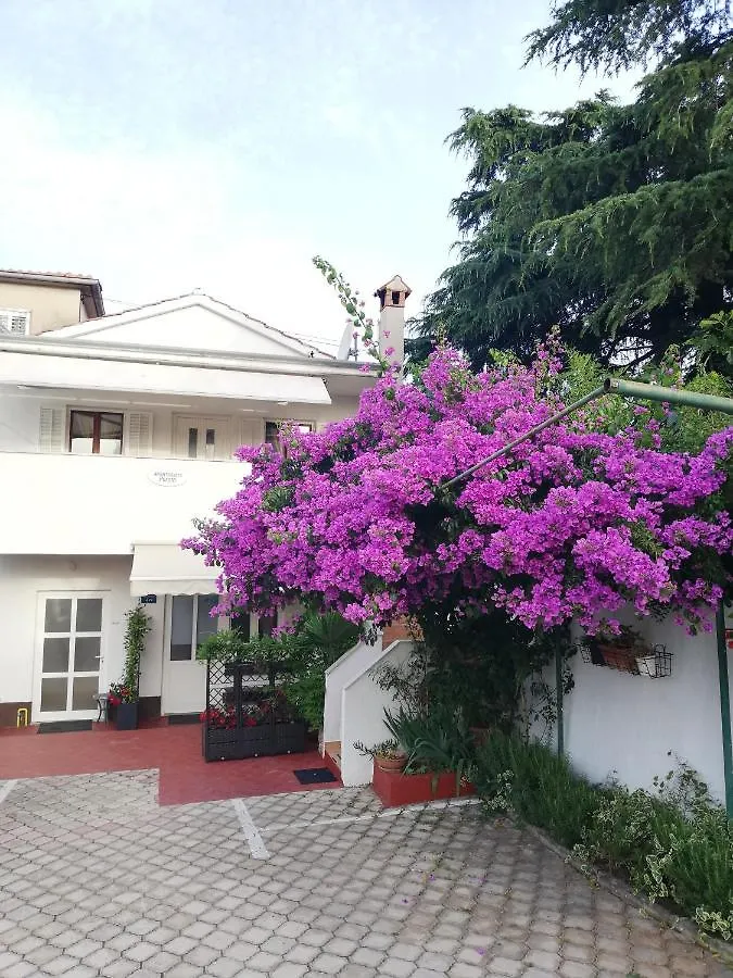 Apartments Poretti For 2,In Center Parking Free In The Yard,6 Min Beach Walk Rovinj