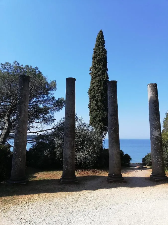 Apartments Poretti For 2,In Center Parking Free In The Yard,6 Min Beach Walk Rovigno