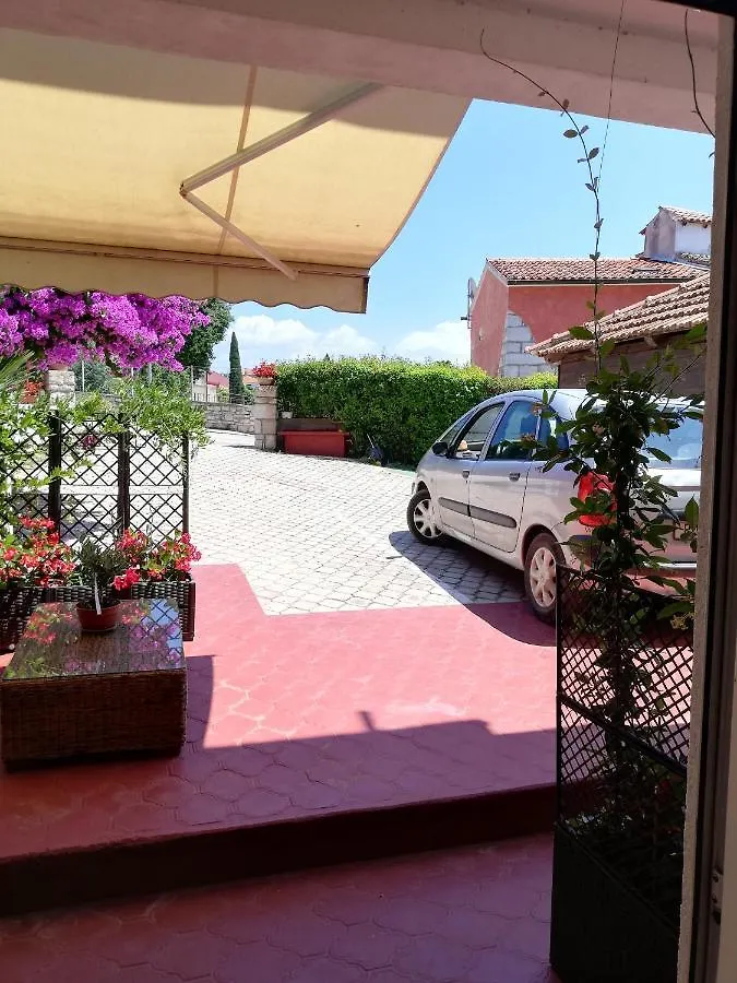 Apartments Poretti For 2,In Center Parking Free In The Yard,6 Min Beach Walk Rovinj