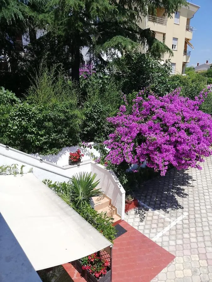 Apartments Poretti For 2,In Center Parking Free In The Yard,6 Min Beach Walk Rovinj 0*,  Kroatien