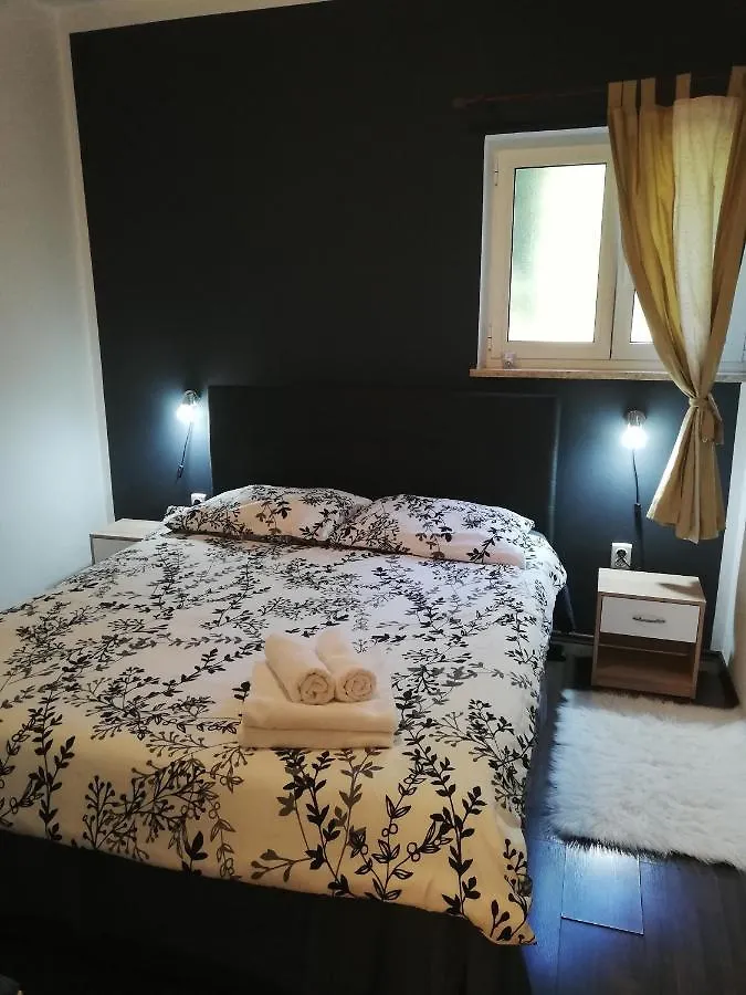 Apartments Poretti For 2,In Center Parking Free In The Yard,6 Min Beach Walk Rovinj