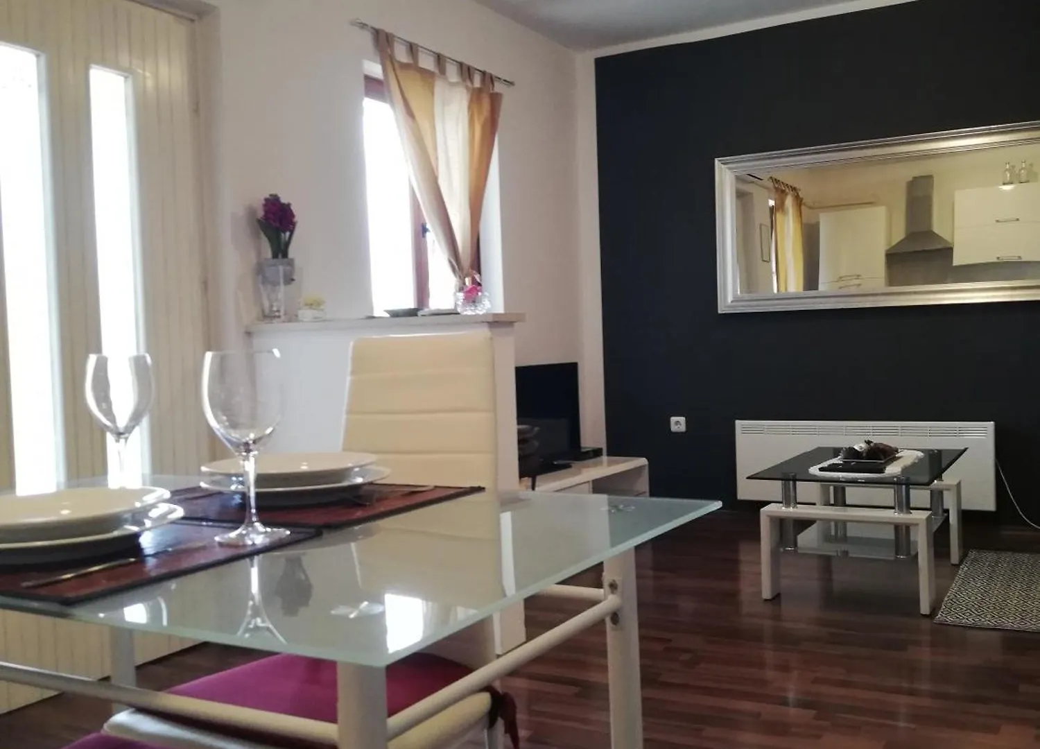 Apartments Poretti For 2,In Center Parking Free In The Yard,6 Min Beach Walk Rovinj