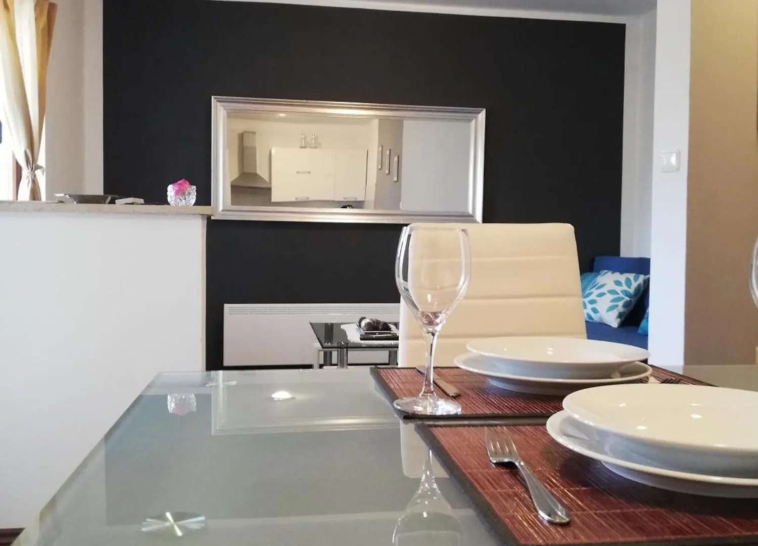 Apartments Poretti For 2,In Center Parking Free In The Yard,6 Min Beach Walk Rovigno