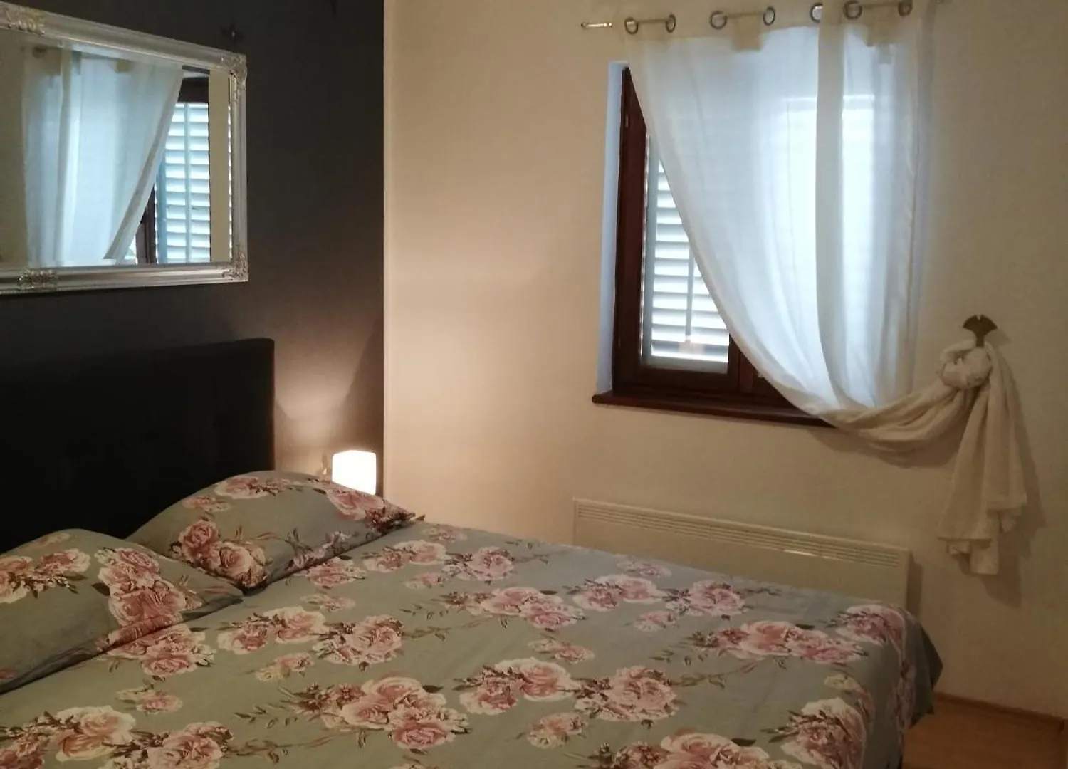 Apartments Poretti For 2,In Center Parking Free In The Yard,6 Min Beach Walk Rovinj