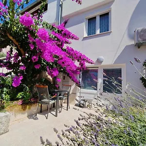 Studio City Garden Apartment